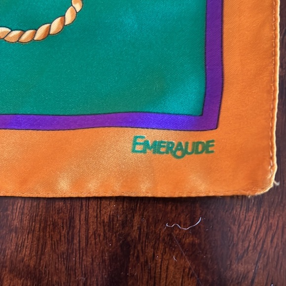 Emeraude scarf, 31”x31”, made in Italy, gold/emerald green. - Picture 3 of 4